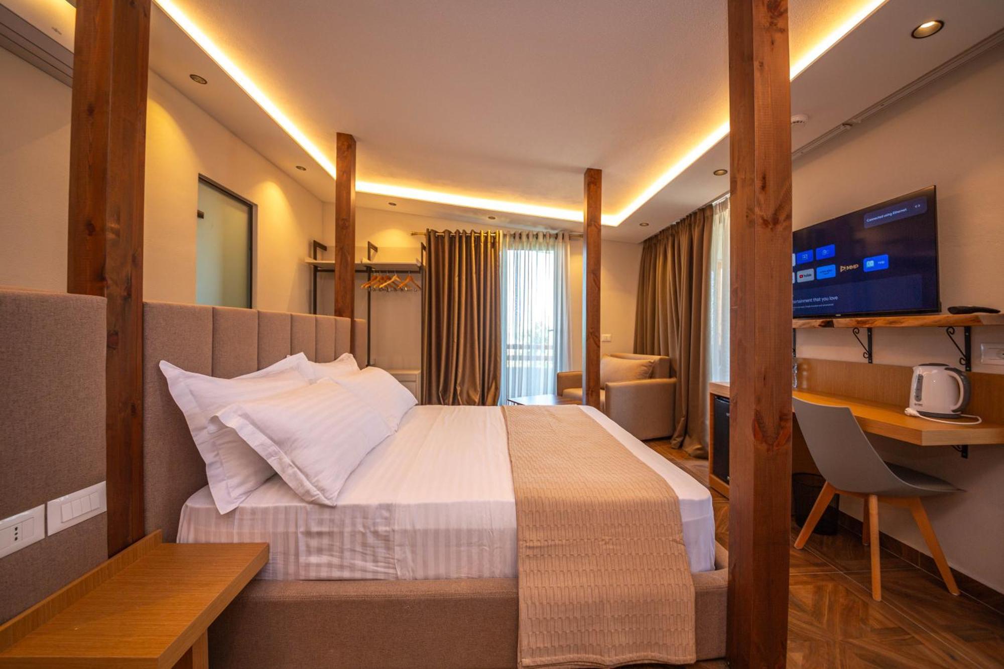 Emara Boutique Hotel Kavaje Luaran gambar