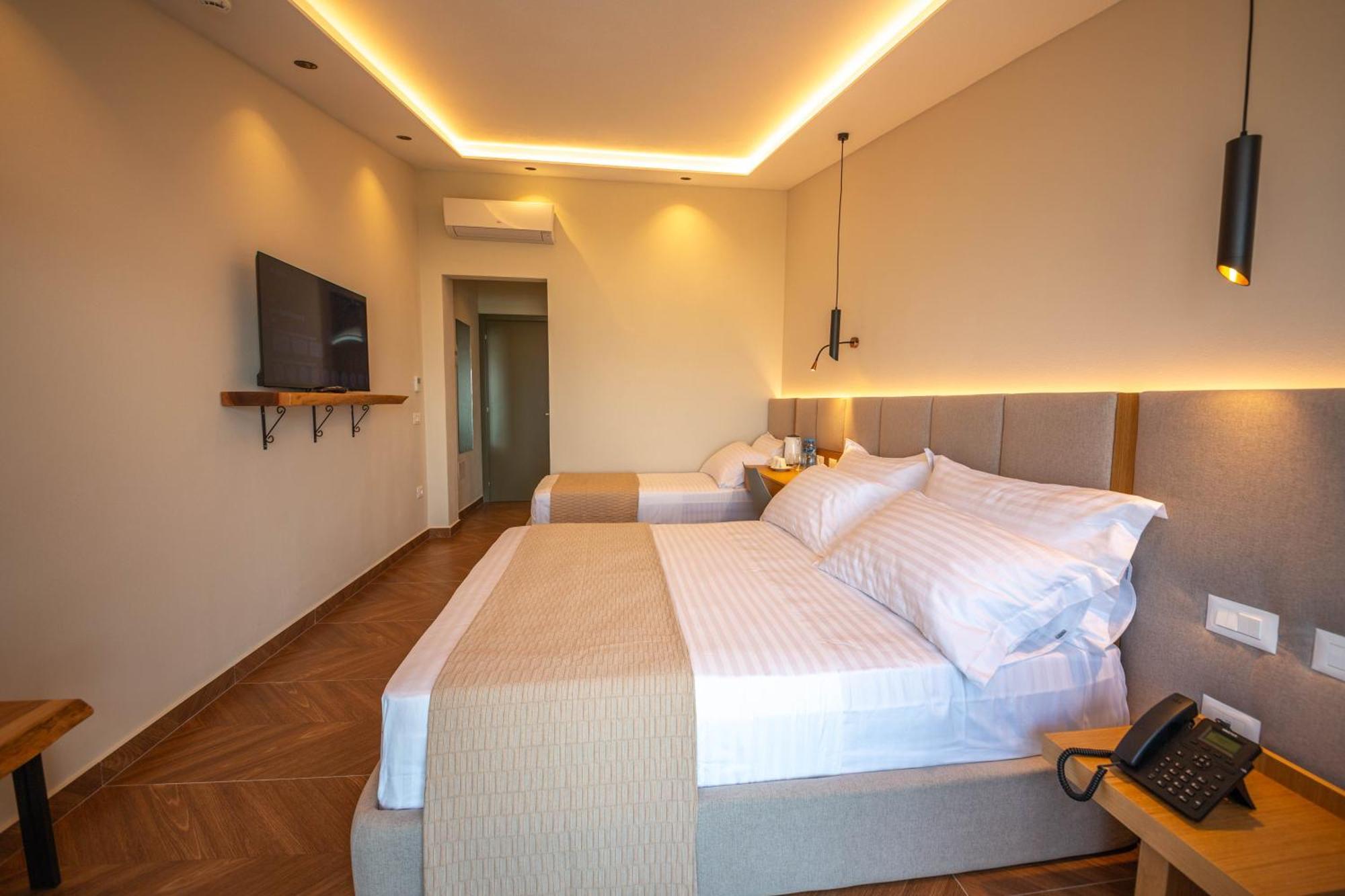 Emara Boutique Hotel Kavaje Luaran gambar
