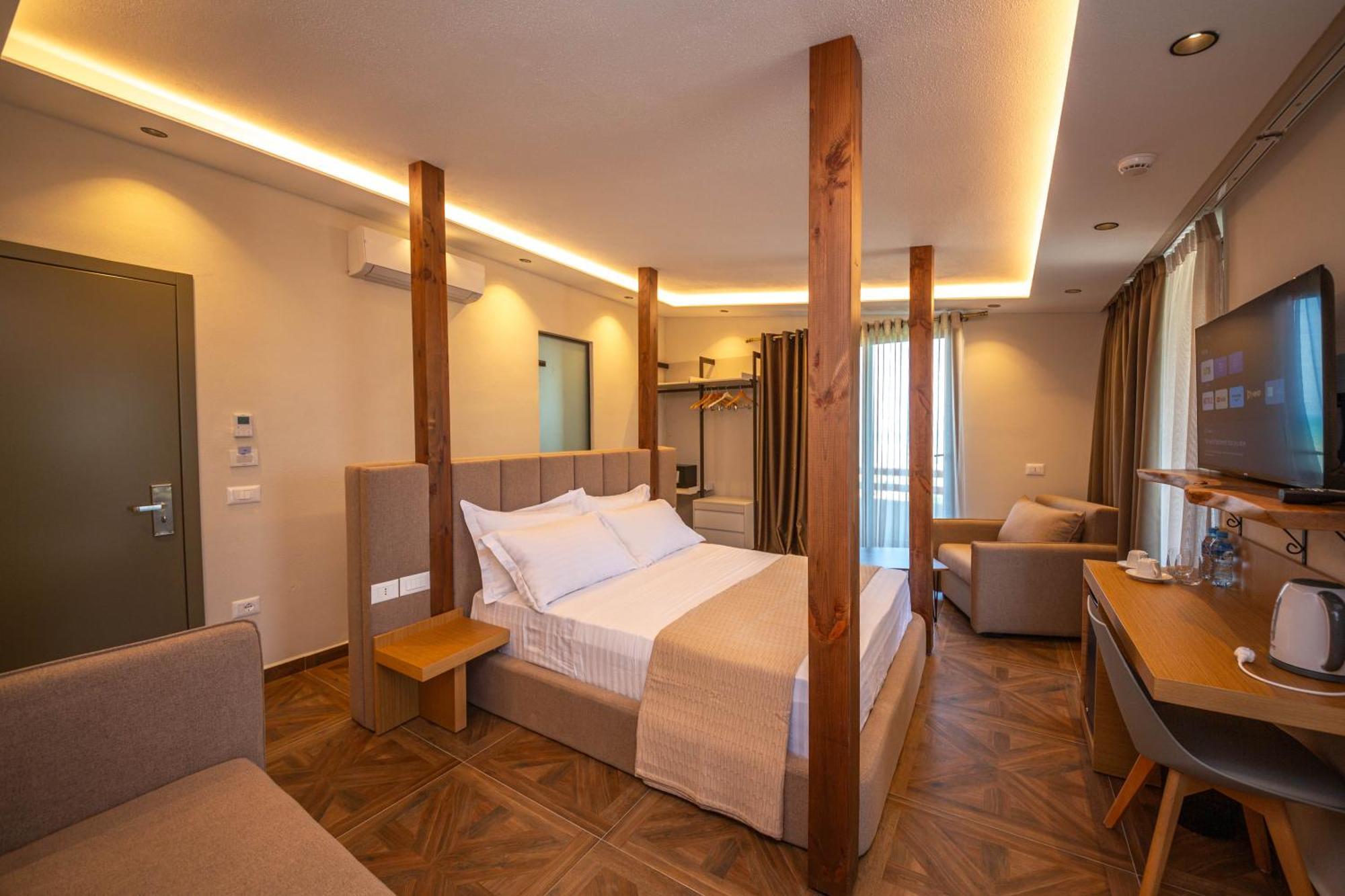 Emara Boutique Hotel Kavaje Luaran gambar