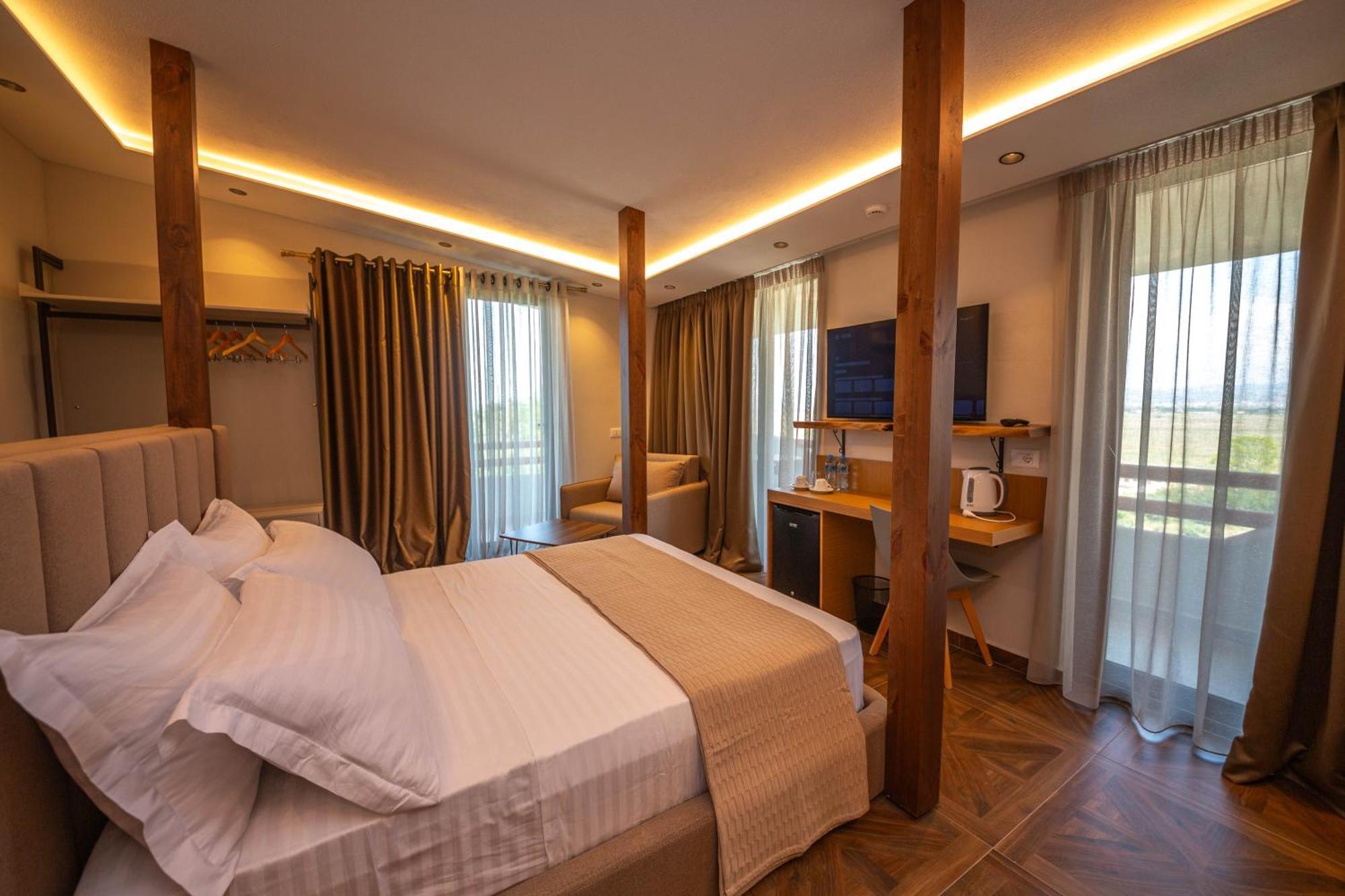 Emara Boutique Hotel Kavaje Luaran gambar