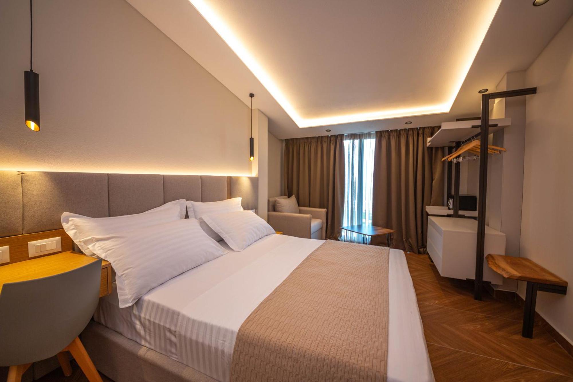 Emara Boutique Hotel Kavaje Luaran gambar
