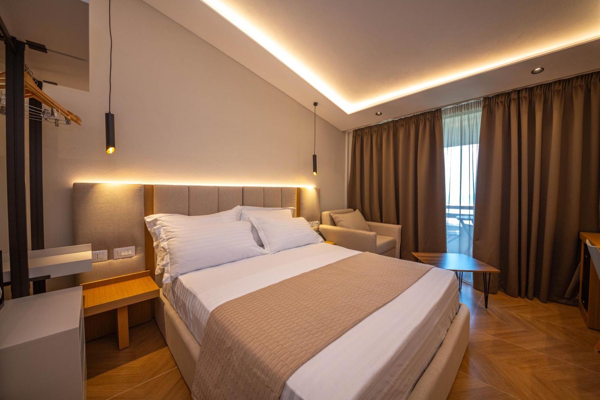 Emara Boutique Hotel Kavaje Luaran gambar